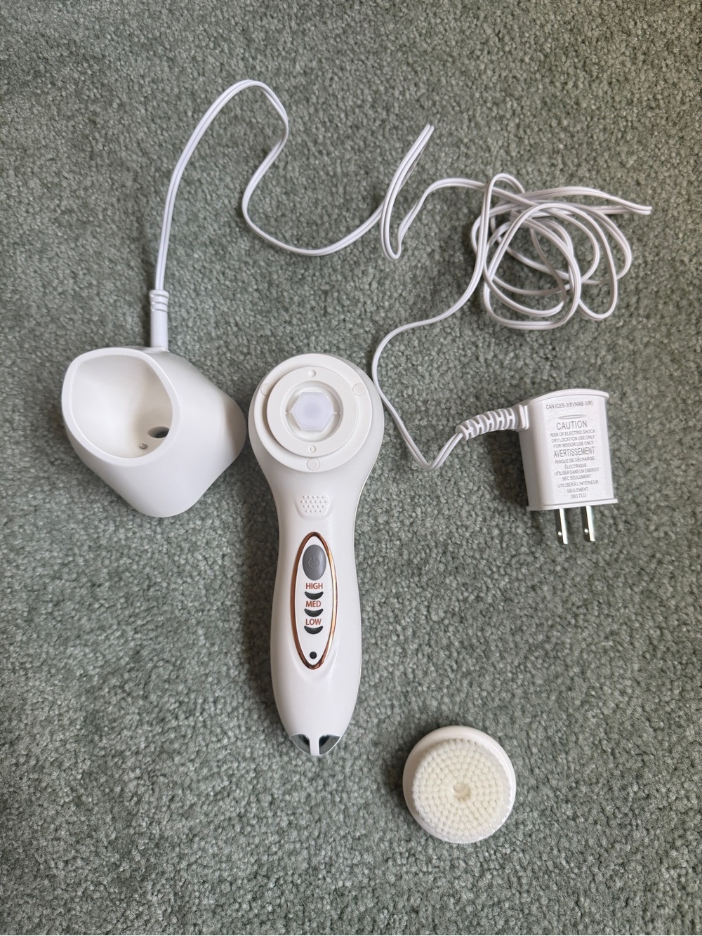 CONAIR TRUE GLOW SONIC FACE BRUSH WITH CHARGER DOCK AND BRUSH